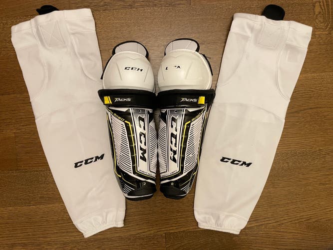 FREE socks!  Used CCM Tacks 9060 Shin Pads