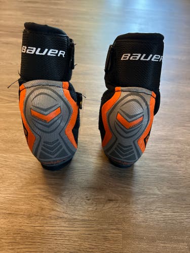 NWOT Small Bauer Supreme One.4 Elbow Pads