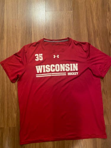 Wisconsin Hockey Team Issued Under Armour Training Shirt Men’s Medium