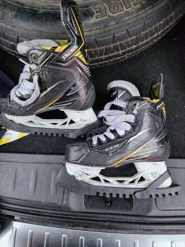Junior Used CCM Tacks 6092 Hockey Skates Size 3.5
