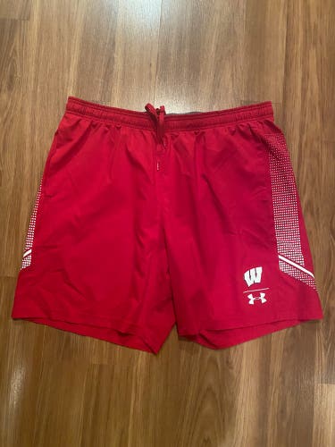 New Wisconsin Badgers Under Armour Team Issued Training Shorts Men’s XL