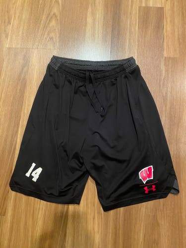 New Wisconsin Badgers Under Armour Team Issued Training Shorts Men’s Medium #14 - HEAT GEAR Tech