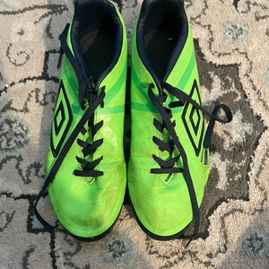 Umbro soccer cleats size: 9.5