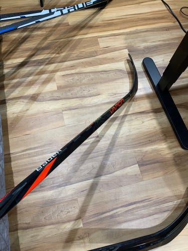 Junior Right Handed P28 50 Flex Vapor FlyLite Hockey Stick