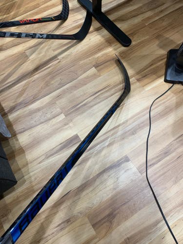 Intermediate Right Handed P29 Nexus 2N Pro Hockey Stick