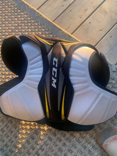 Senior Extra Large CCM  Tacks Classic Pro Shoulder Pads