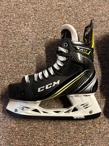 New CCM Super Tacks AS1 Hockey Skates - Size 8 EE