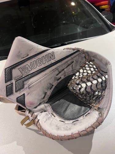 VAUGHN Velocity VE8 Pro Carbon Catch Glove