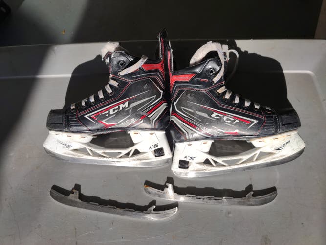 Intermediate Used CCM JetSpeed FT470 Hockey Skates Regular Width Size 3