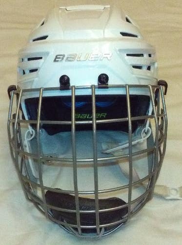 White Bauer Re-Akt 150 Helmet w cage