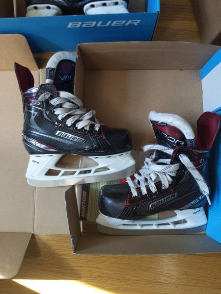 Youth Used Bauer Vapor X2.7 Hockey Skates Extra Wide Width Size 11