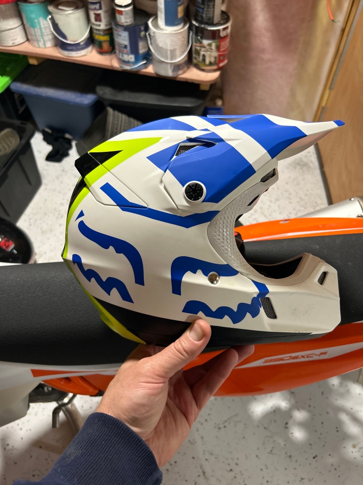 New Fox Helmet with MIPPS for kids