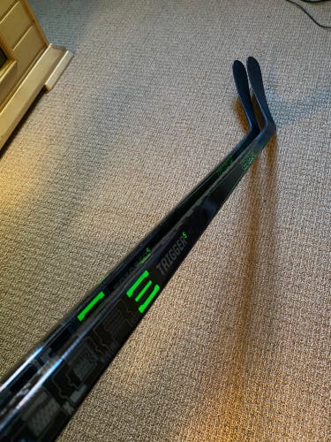 Senior Left Hand Mid Pattern Pro Stock Ribcor Trigger 5 Pro Hockey Stick