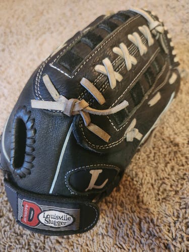 Louisville Slugger Right Hand Throw Dynasty Softball Glove 13" Game Ready. NICE glove