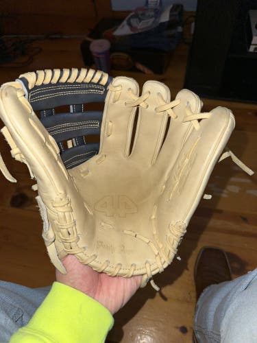 New Infield 11.5" Signiture Series Baseball Glove
