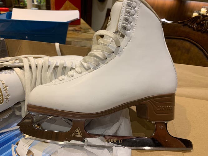 Jackson Mystique Figure Skates