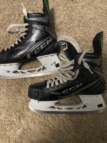 Used CCM Size 9.5 RibCor 86K Hockey Skates
