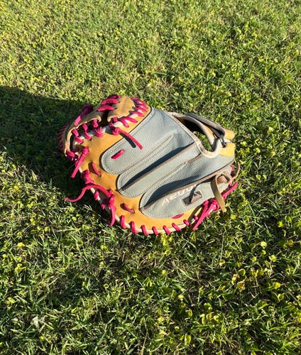Used Right Hand Throw 33" A2000 Catcher's Glove
