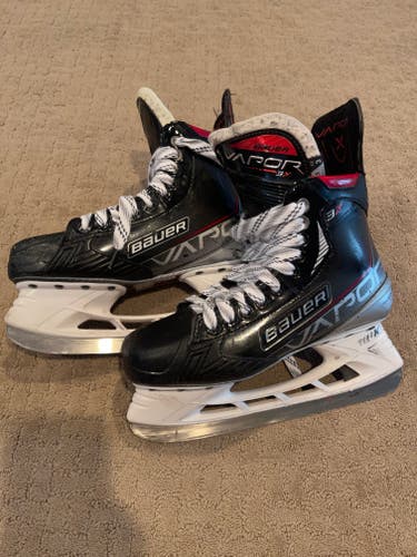 Senior Used Bauer Vapor 3X Hockey Skates Size 7.5