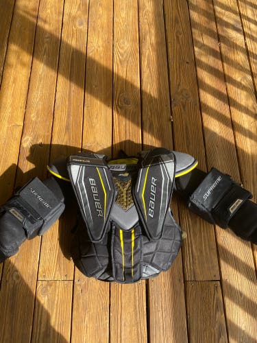 Used Small Bauer  Supreme 2S Pro Goalie Chest Protector