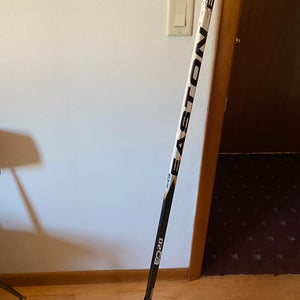 Senior Right Handed EQ30 Hockey Stick