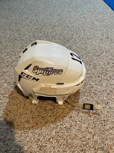 Windsor Spitfires CCM Pro Stock Vector V08 Helmet