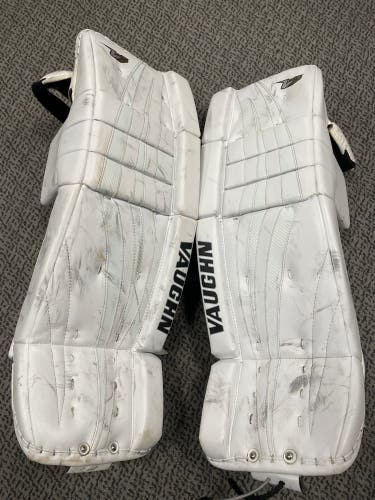 Used Vaughn Velocity V7 +2 white goal pads