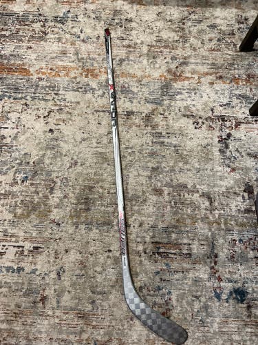 Senior Right Handed P106 Vapor 1X Hockey Stick