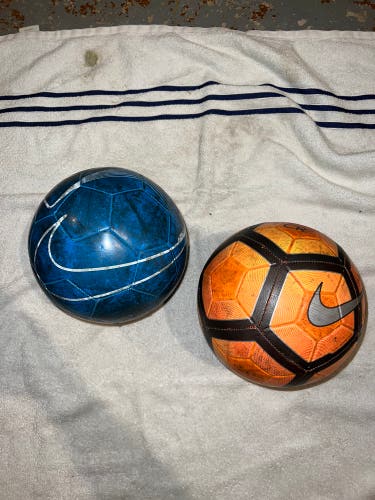4 Soccer Balls