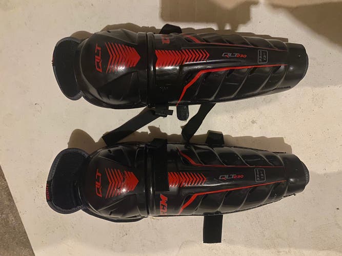 CCM QLT230 Shin Pads