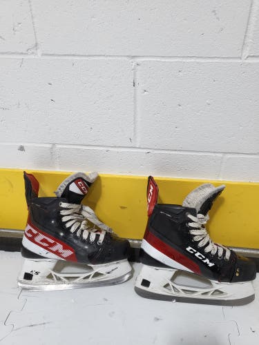 Junior Used CCM JetSpeed FT4 Hockey Skates Regular Width Size 4