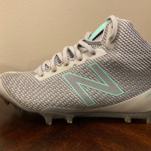 Gray Youth Used Women's Size 4.5 (Women's 5.5) Molded Cleats New Balance Mid Top Burn X Mid