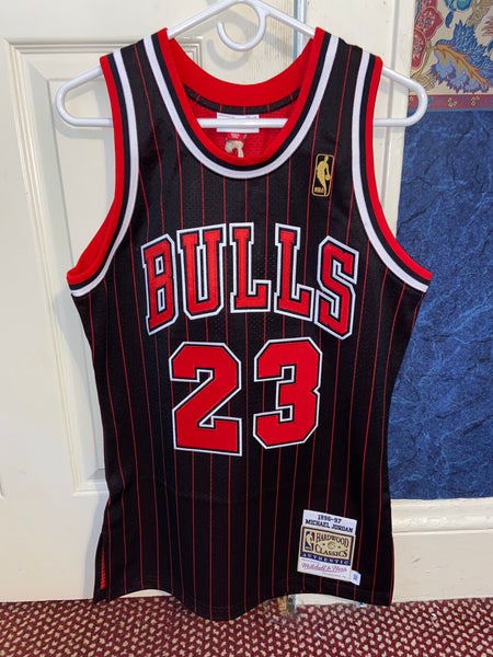 Mitchell & Ness Authentic Michael Jordan '96 Alternate Pinstripe Chicago  Bulls Jersey