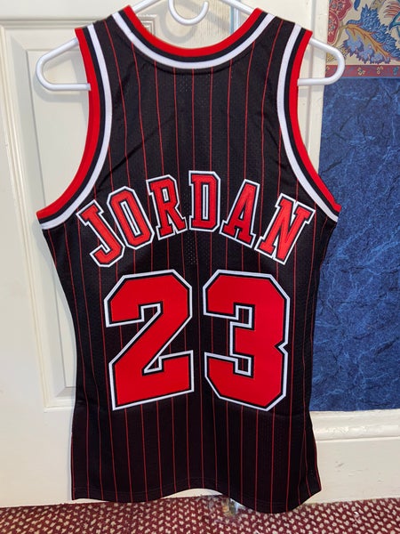 Shop Mitchell & Ness Chicago Bulls Michael Jordan 1996-1997 Alternate Authentic  Jersey AJY4AC18126-CBUBLCK96MJO black