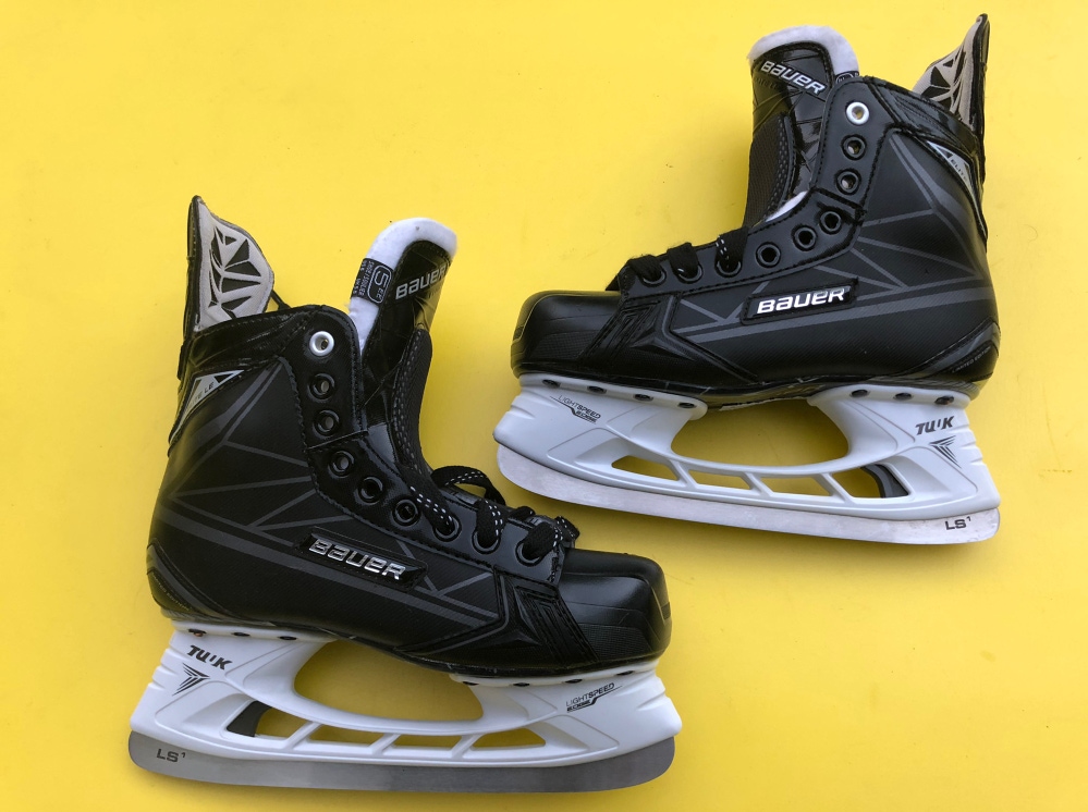 Junior New Bauer Supreme ELITE LE Hockey Skates Extra Wide Width Size 5