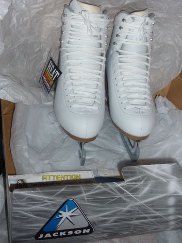 New Jackson "ELLE" Ultima Figure Skates Size 9.5 Brand New