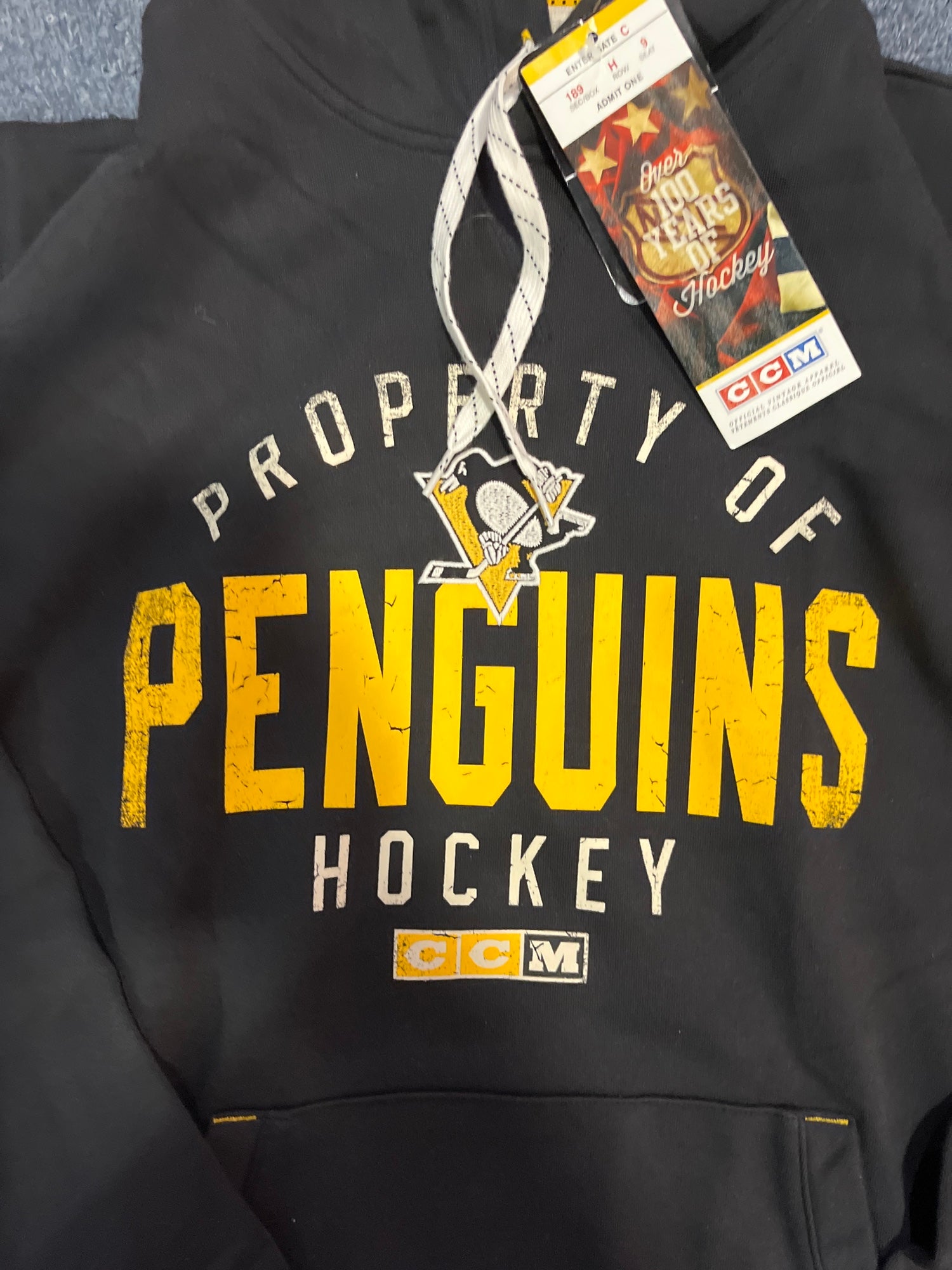 CCM Pittsburgh Penguins hoodie, Men's Fashion, Tops & Sets