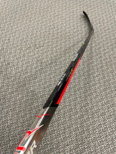 Bauer Vapor Hyperlite 87 flex P28 curve right hand stick