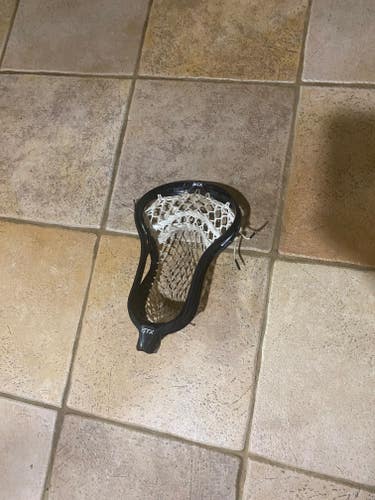 New Attack & Midfield STX Strung Surgeon 900 Head