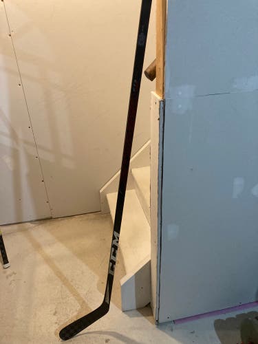 Senior Right Handed P29  JetSpeed FT3 Pro Hockey Stick