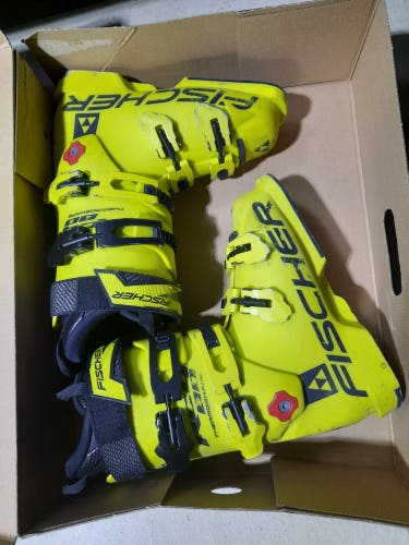 Used Fischer RC4 80 Thermoshape Ski Boots 24.5