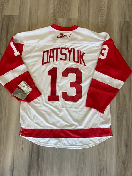 Pavel Datsyuk Signed Red Wings Jersey (Beckett COA)