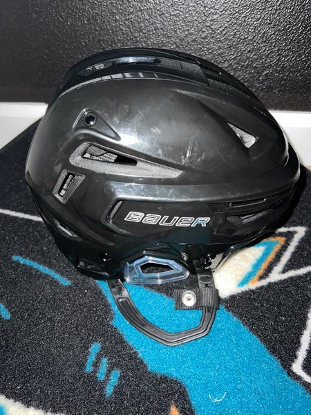Lightly Used Medium Bauer Re-Akt 150 Hockey Helmet *GREAT CONDITION* NO CRACKS MINOR SCUFFS