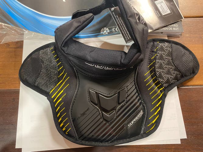 New Bauer Supreme Neck guard Junior