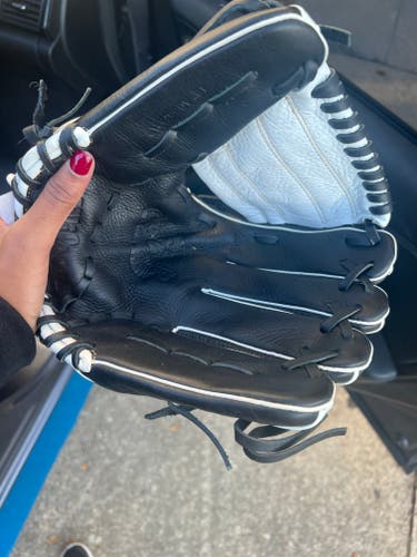 New Right Hand Throw Wilson A550 Softball Glove 12"