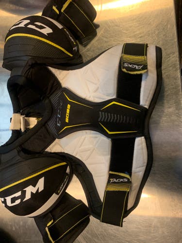 Used Large CCM Tacks 5092 Shoulder Pads