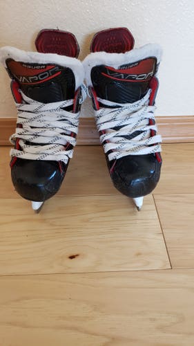 Used Bauer Vapor X2.7 Hockey Skates Regular Width Size 8 Youth