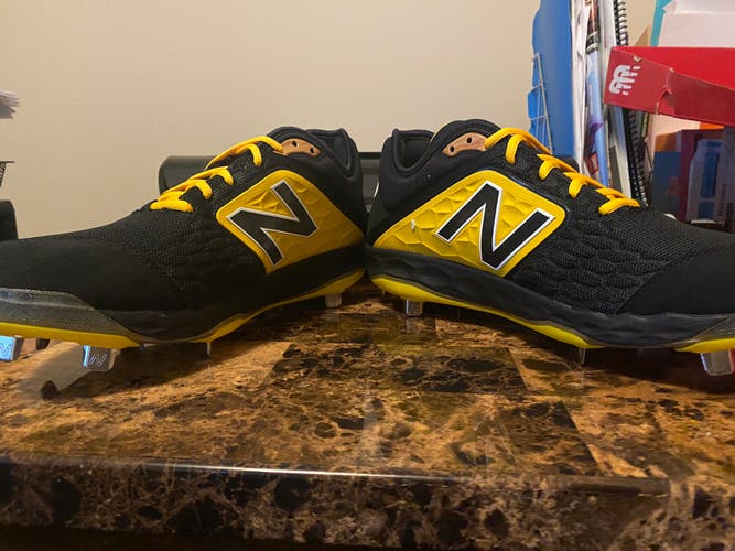 New Balance Metal Baseball Cleats