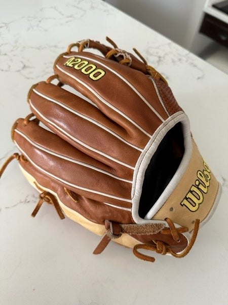 LIKE NEW - Wilson Right Hand Throw Infield A2000 1787SC Baseball Glove 11.75"