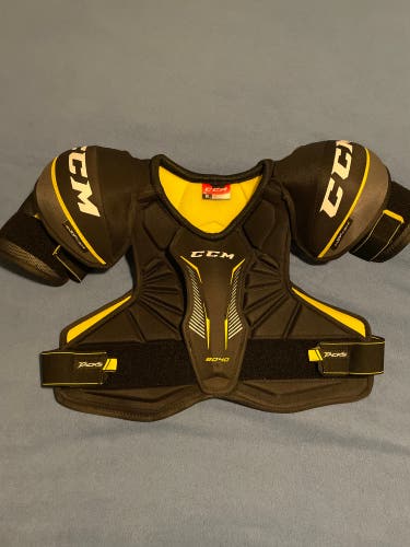 Senior Medium CCM Tacks 9040 Shoulder Pads